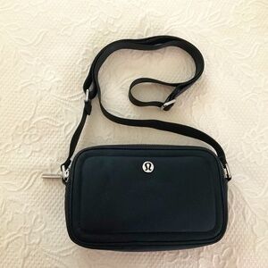 Lululemon Crossbody Camera Bag 2L in black